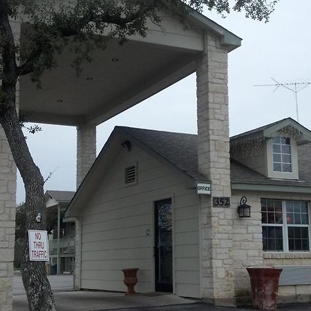 Cedar Creek Inn Bertram ภายนอก รูปภาพ