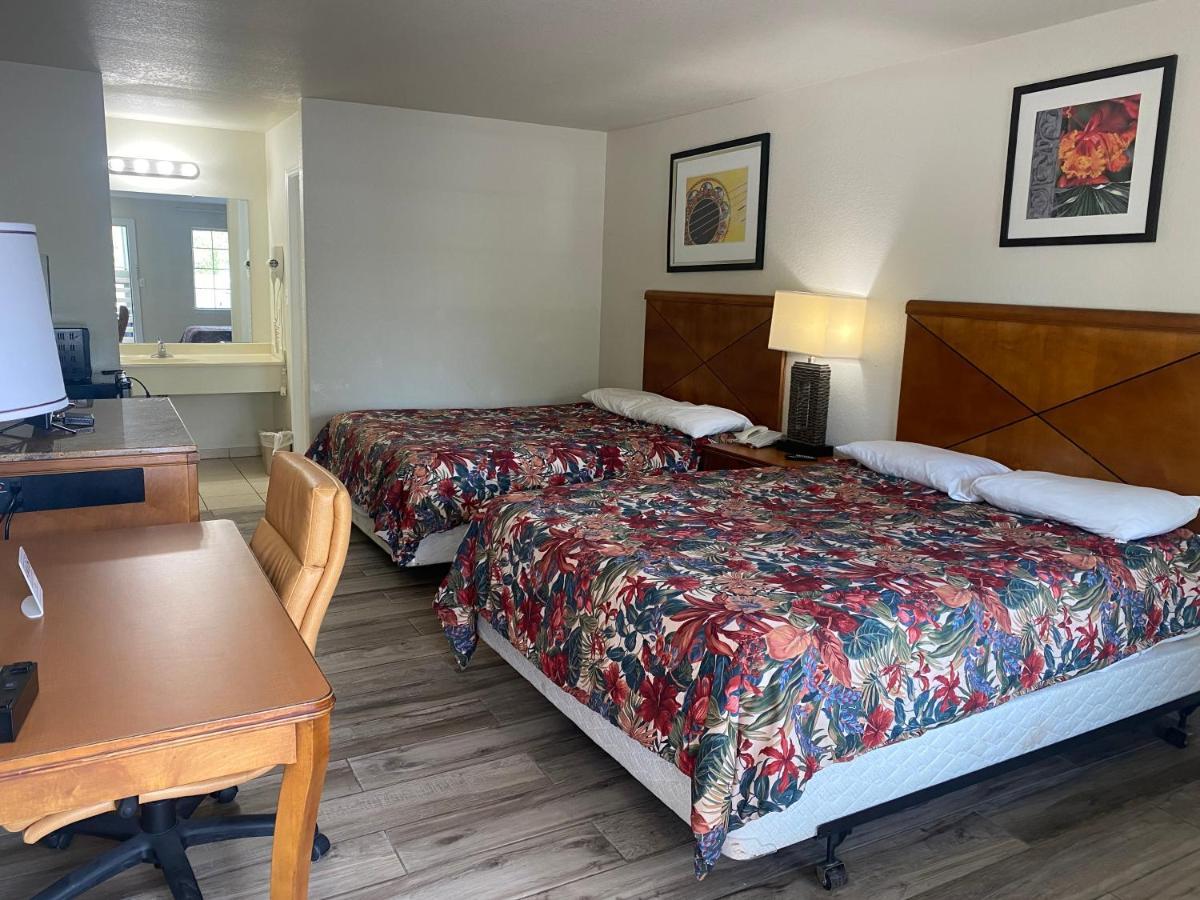 Cedar Creek Inn Bertram ภายนอก รูปภาพ