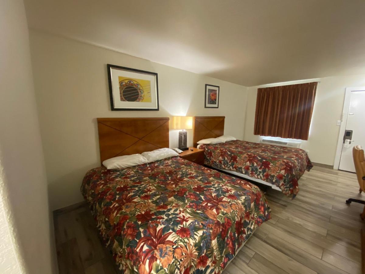 Cedar Creek Inn Bertram ภายนอก รูปภาพ