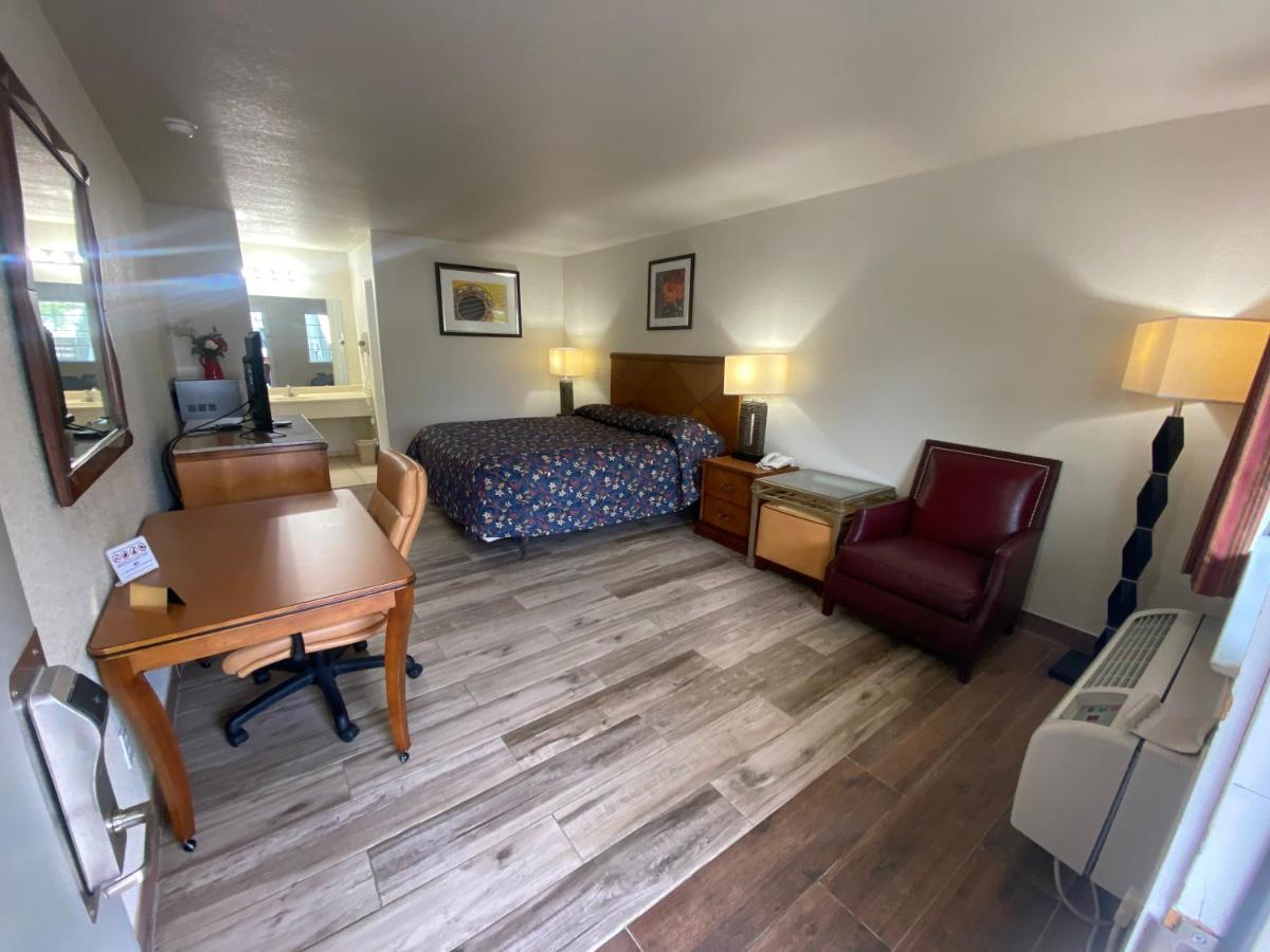 Cedar Creek Inn Bertram ภายนอก รูปภาพ