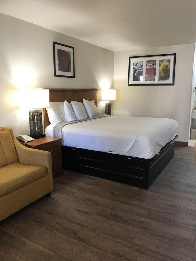 Cedar Creek Inn Bertram ภายนอก รูปภาพ