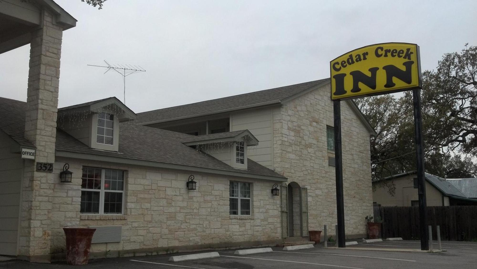 Cedar Creek Inn Bertram ภายนอก รูปภาพ