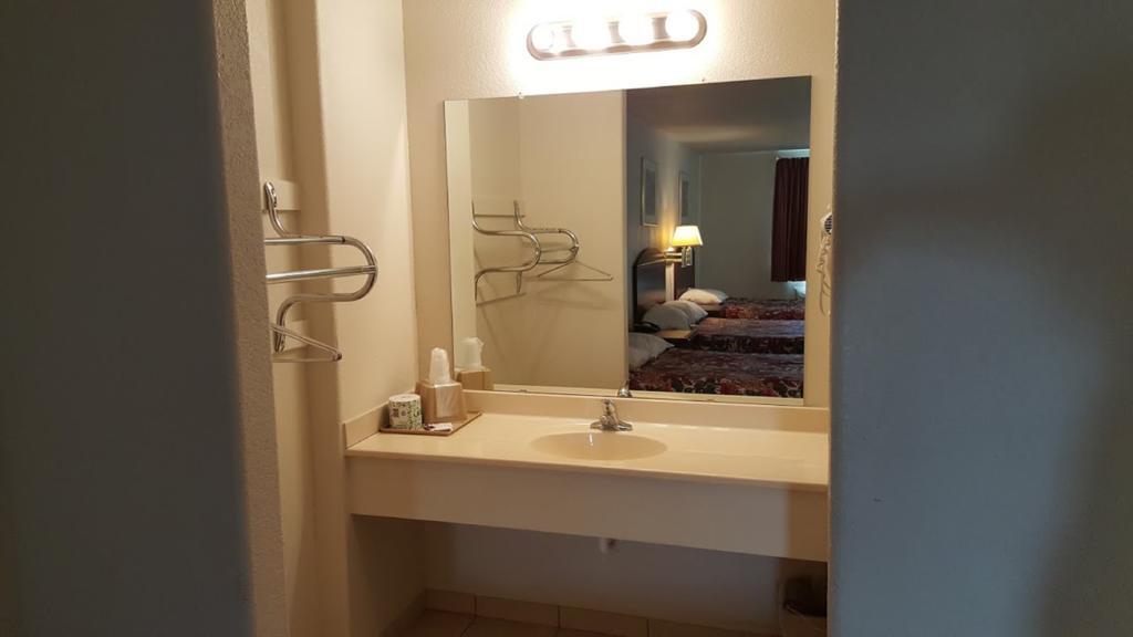 Cedar Creek Inn Bertram ห้อง รูปภาพ