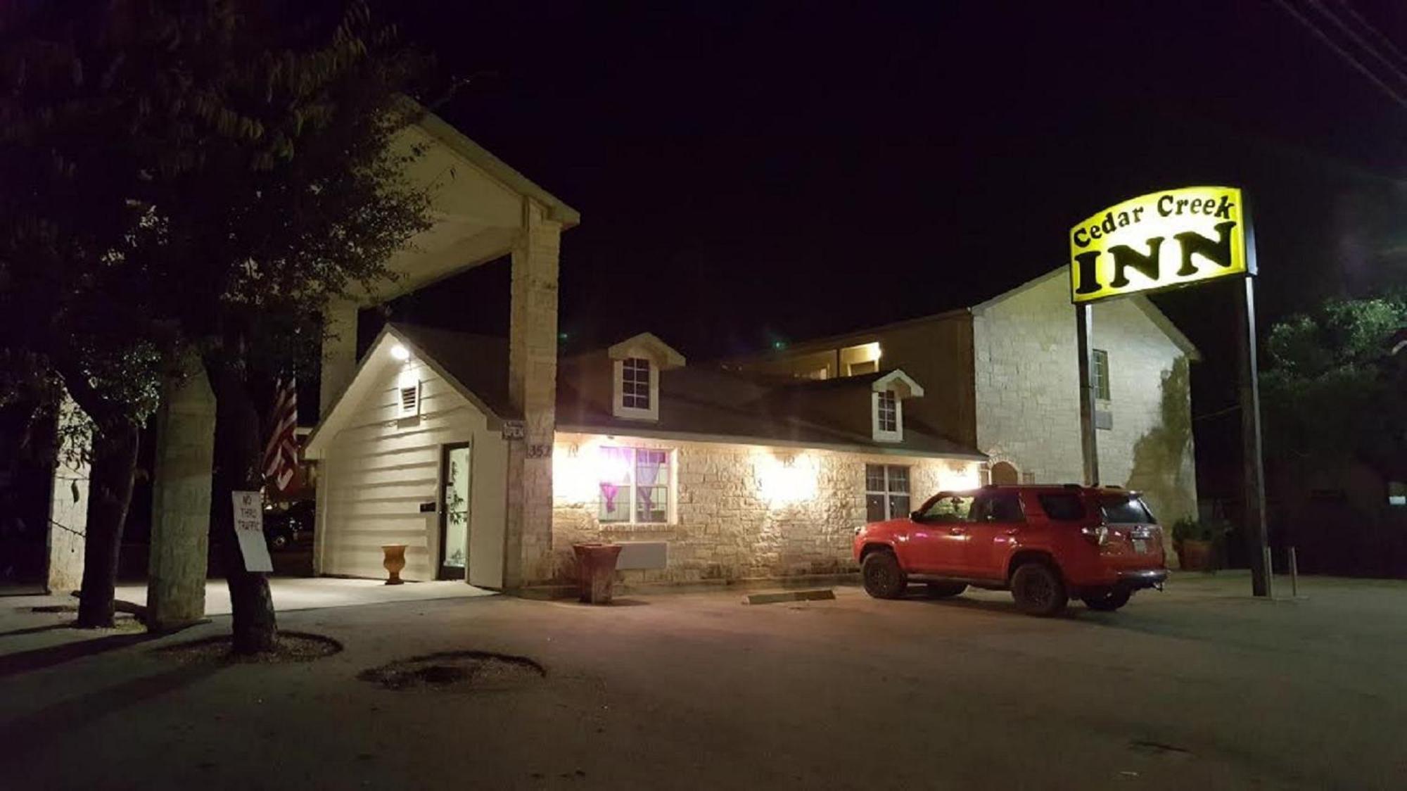 Cedar Creek Inn Bertram ภายนอก รูปภาพ