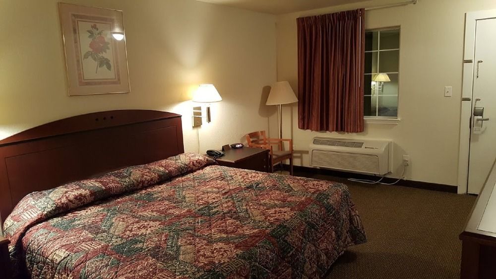 Cedar Creek Inn Bertram ภายนอก รูปภาพ